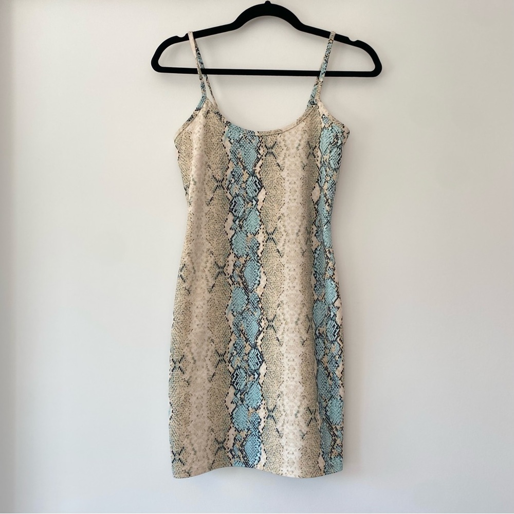 3/15$ ✨ Seductions Mini Bodycon Snake Print Dress